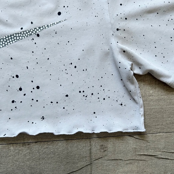 Nike The Nike Tee White Ivory Paint Splatter Activewear Festival Crop Top Boxy S - Picture 3 of 11